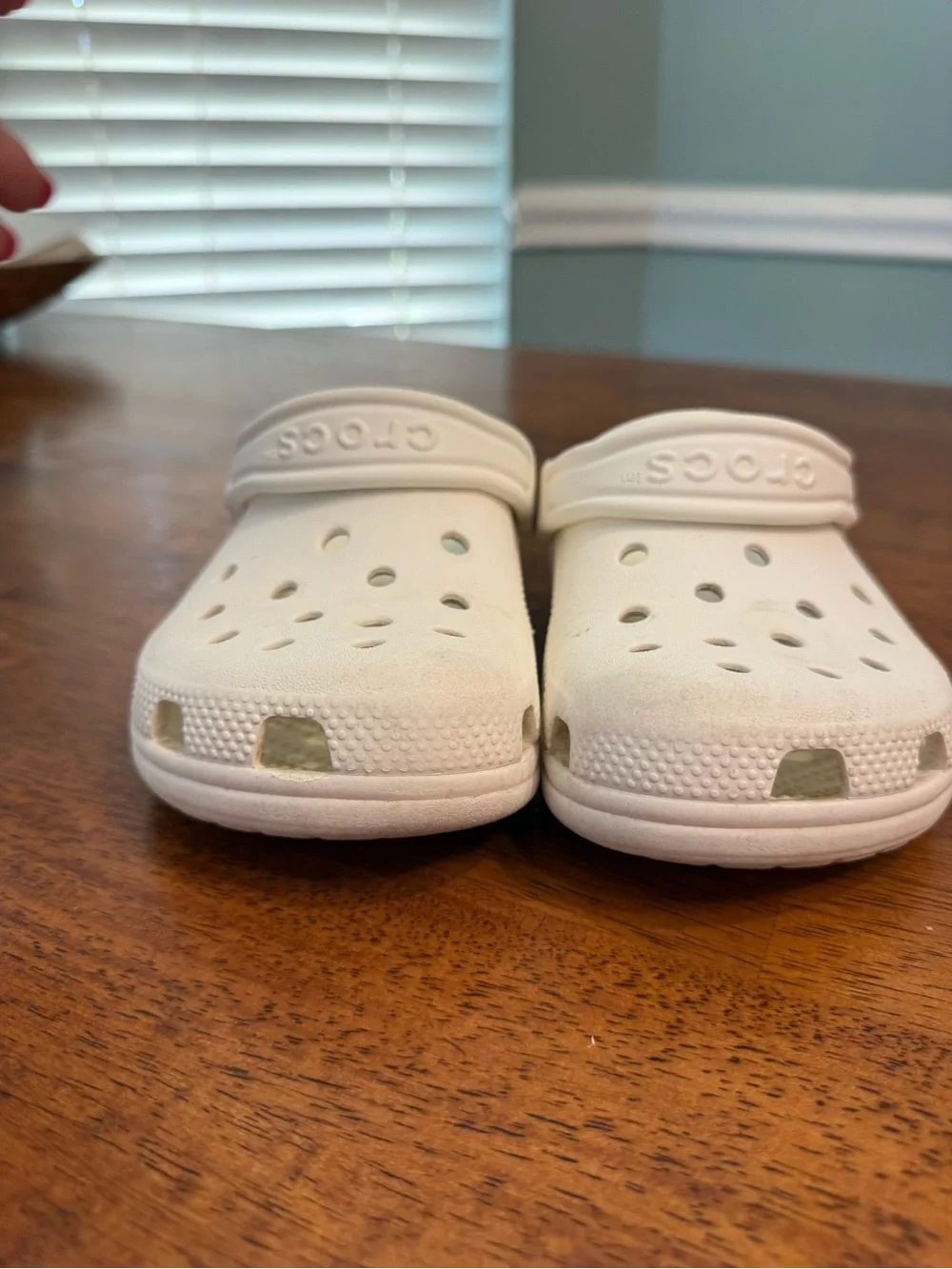 Crocs Classic Clog White Slip On Comfort Shoes size J1 kids size 1 unisex